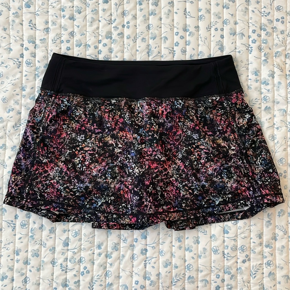 Lululemon Pace Rival Mid-Rise Skirt Size 4 in Floral Spray Multi